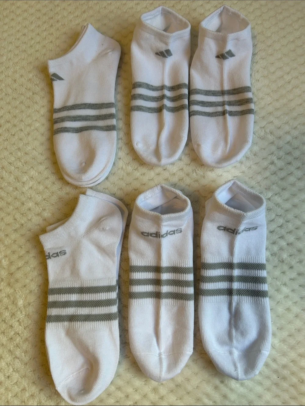 NWOT Adidas White Low-Cut Athletic Socks With Gray Stripes - 4 Pairs Medium